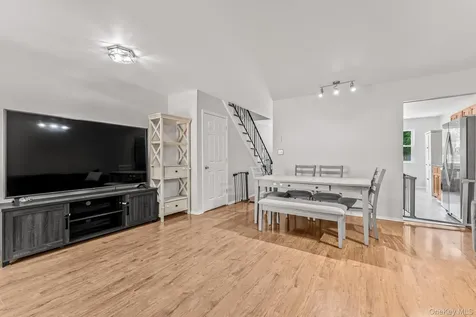 10 Roundtree Court Beacon NY 12508