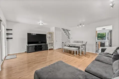 10 Roundtree Court Beacon NY 12508