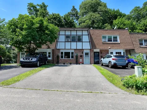 10 Roundtree Court Beacon NY 12508