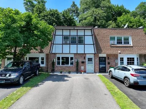 10 Roundtree Court Beacon NY 12508