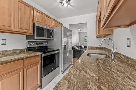 10 Roundtree Court Beacon NY 12508