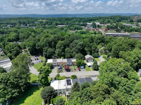 10 Roundtree Court Beacon NY 12508