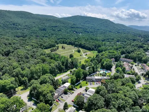 10 Roundtree Court Beacon NY 12508