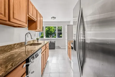 10 Roundtree Court Beacon NY 12508