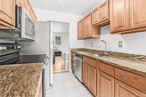 10 Roundtree Court Beacon NY 12508