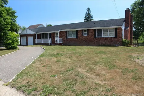 924 Fulton Street Farmingdale NY 11735