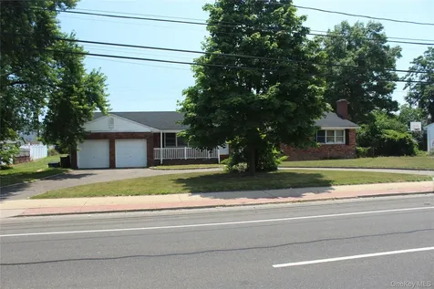 924 Fulton Street Farmingdale NY 11735