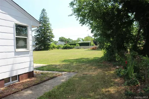 924 Fulton Street Farmingdale NY 11735