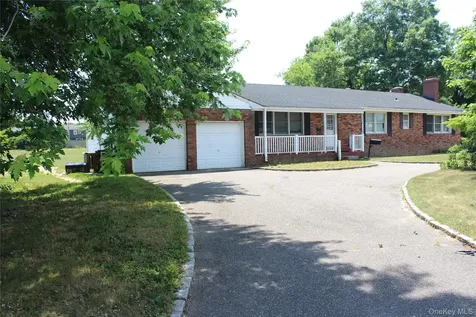 924 Fulton Street Farmingdale NY 11735