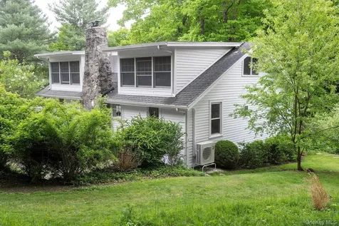 17 Skytop Ridge Rhinebeck NY 12572