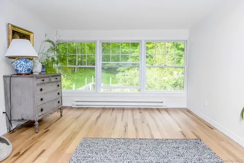 17 Skytop Ridge Rhinebeck NY 12572