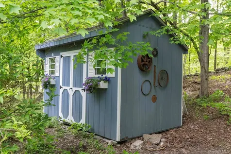 17 Skytop Ridge Rhinebeck NY 12572