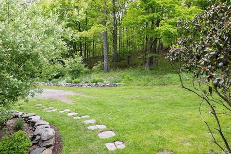 17 Skytop Ridge Rhinebeck NY 12572