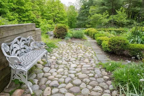 17 Skytop Ridge Rhinebeck NY 12572