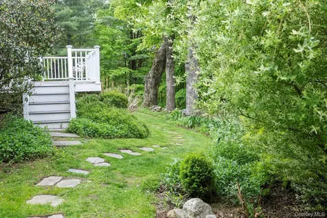 17 Skytop Ridge Rhinebeck NY 12572