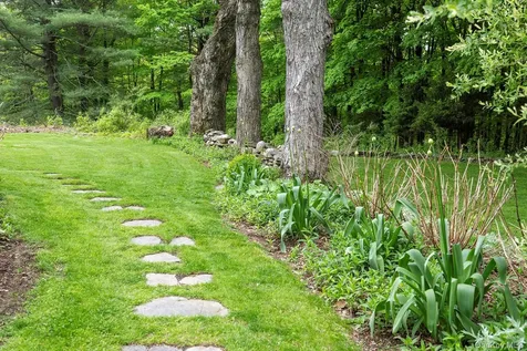 17 Skytop Ridge Rhinebeck NY 12572