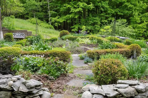 17 Skytop Ridge Rhinebeck NY 12572