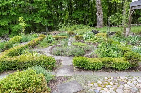 17 Skytop Ridge Rhinebeck NY 12572