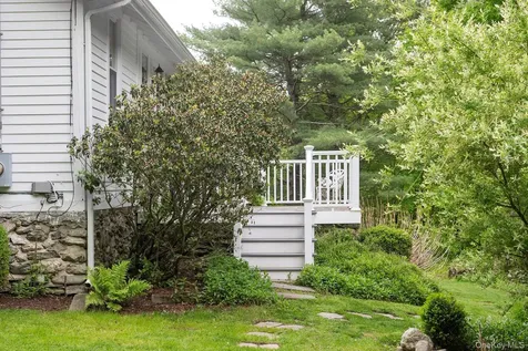 17 Skytop Ridge Rhinebeck NY 12572