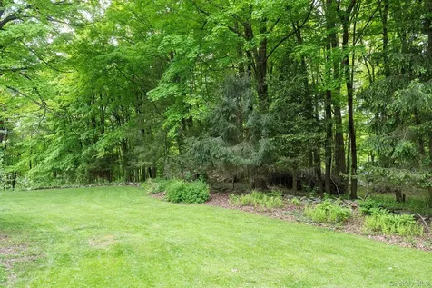 17 Skytop Ridge Rhinebeck NY 12572