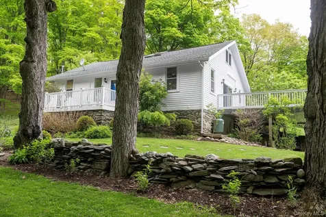 17 Skytop Ridge Rhinebeck NY 12572