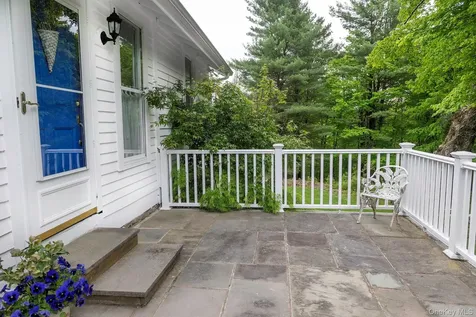 17 Skytop Ridge Rhinebeck NY 12572