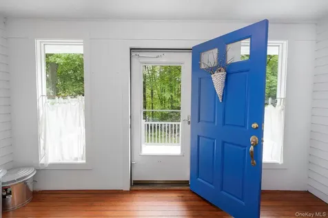 17 Skytop Ridge Rhinebeck NY 12572