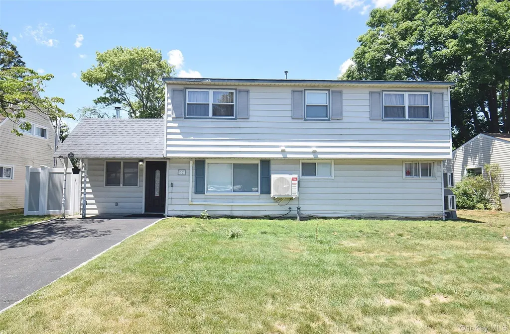 32 W Cabot Lane Westbury NY 11590
