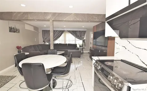 32 W Cabot Lane Westbury NY 11590
