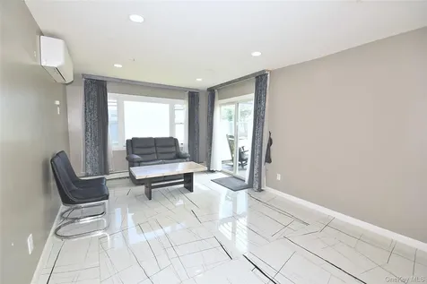 32 W Cabot Lane Westbury NY 11590