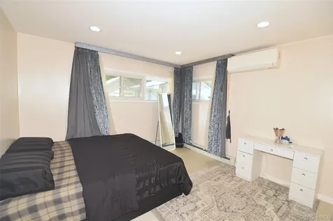 32 W Cabot Lane Westbury NY 11590