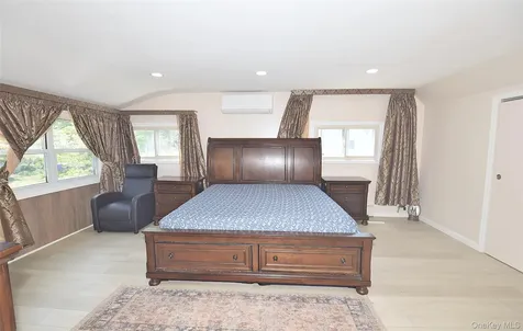 32 W Cabot Lane Westbury NY 11590