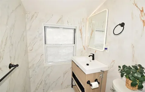 32 W Cabot Lane Westbury NY 11590