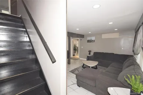 32 W Cabot Lane Westbury NY 11590