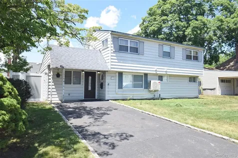 32 W Cabot Lane Westbury NY 11590