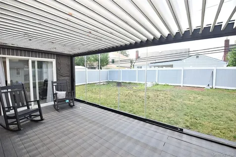 32 W Cabot Lane Westbury NY 11590