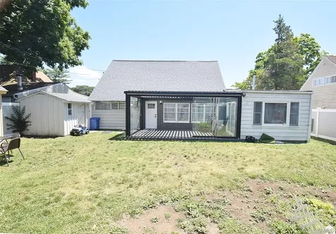 32 W Cabot Lane Westbury NY 11590