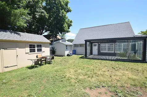 32 W Cabot Lane Westbury NY 11590