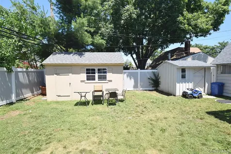 32 W Cabot Lane Westbury NY 11590