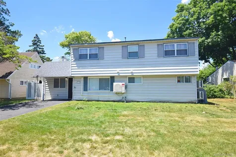 32 W Cabot Lane Westbury NY 11590