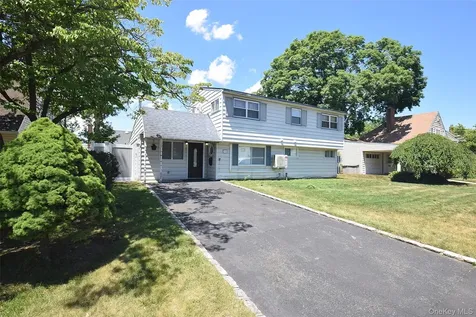 32 W Cabot Lane Westbury NY 11590