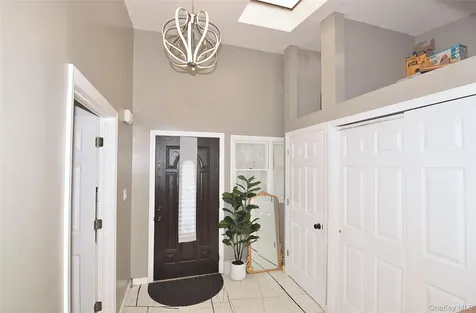 32 W Cabot Lane Westbury NY 11590