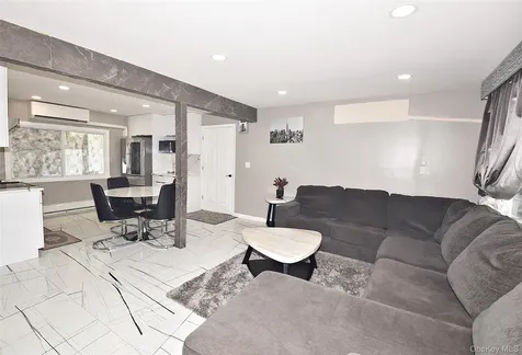 32 W Cabot Lane Westbury NY 11590