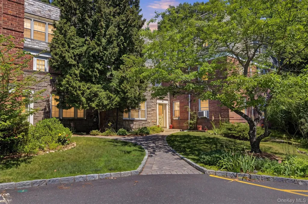 104 Pinewood Road Hartsdale NY 10530