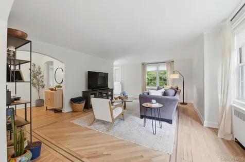 104 Pinewood Road Hartsdale NY 10530