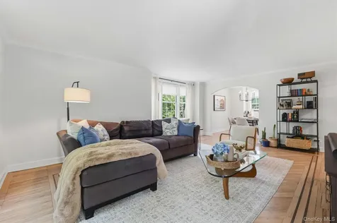 104 Pinewood Road Hartsdale NY 10530