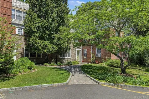 104 Pinewood Road Hartsdale NY 10530