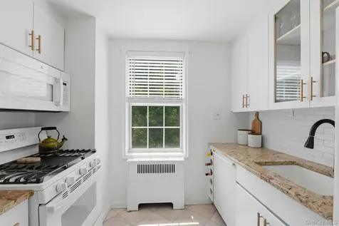 104 Pinewood Road Hartsdale NY 10530