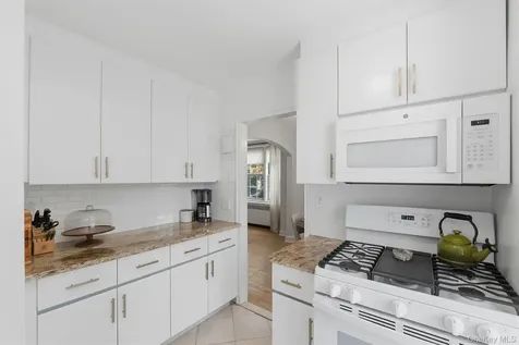 104 Pinewood Road Hartsdale NY 10530