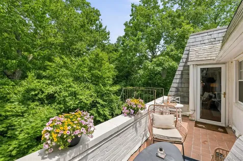 104 Pinewood Road Hartsdale NY 10530